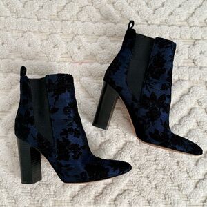 Vince Camuto Britsy Velvet Floral Ankle Boots Navy Black Pointed Toe Size 8 Chic